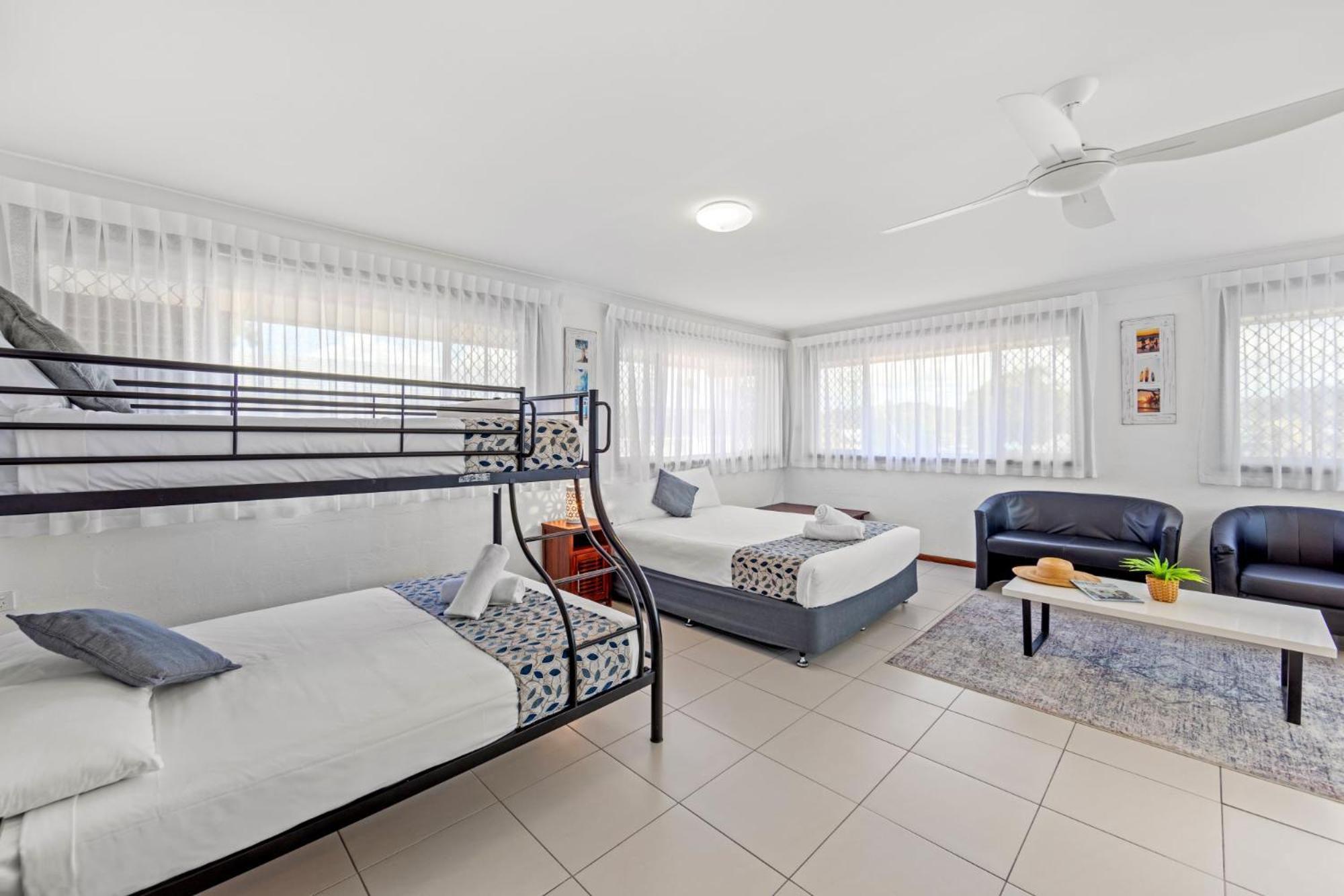 Pottsville Beach Motel Екстер'єр фото