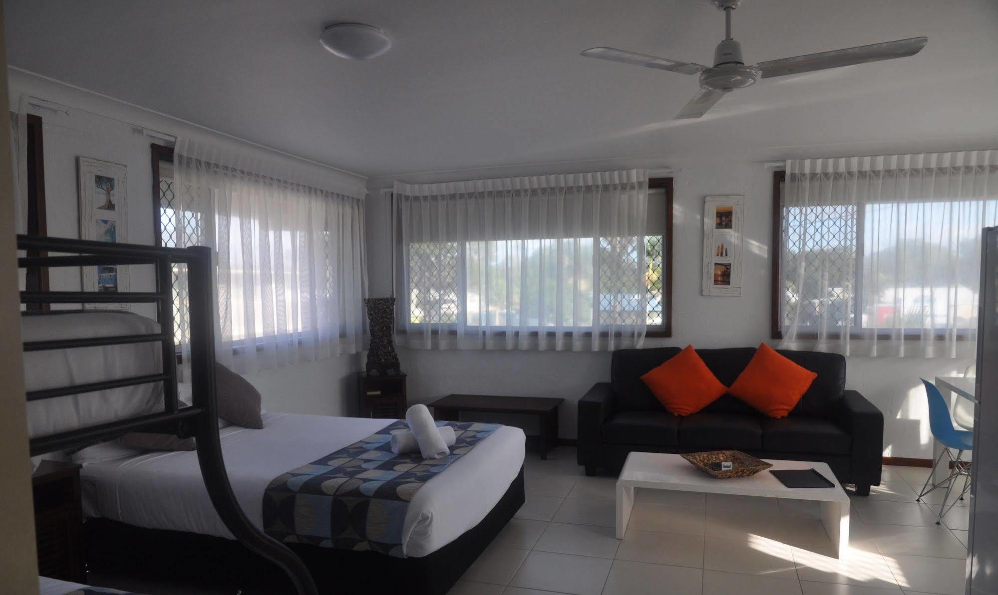 Pottsville Beach Motel Екстер'єр фото